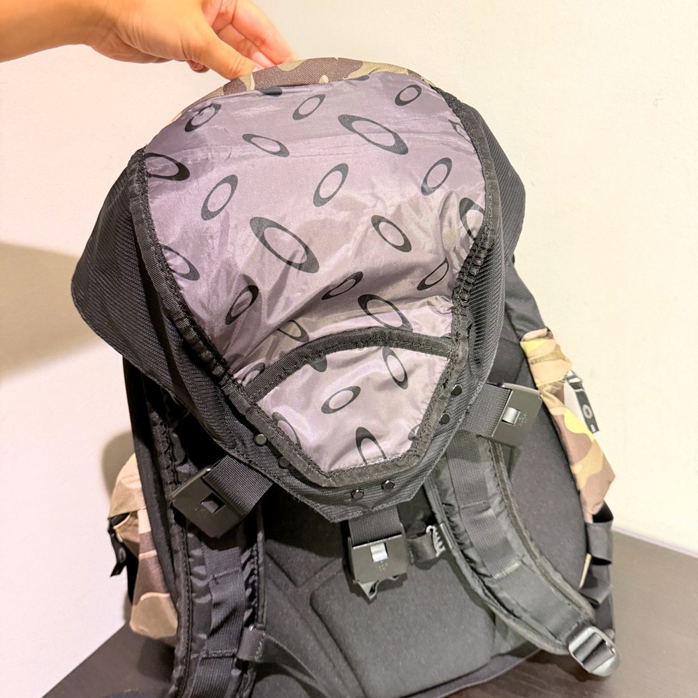 Oakley Icon 3.0 Backpack Large Tactical Gear Bag Y2K Skull Woodland Camo READ - Picture 6 of 10